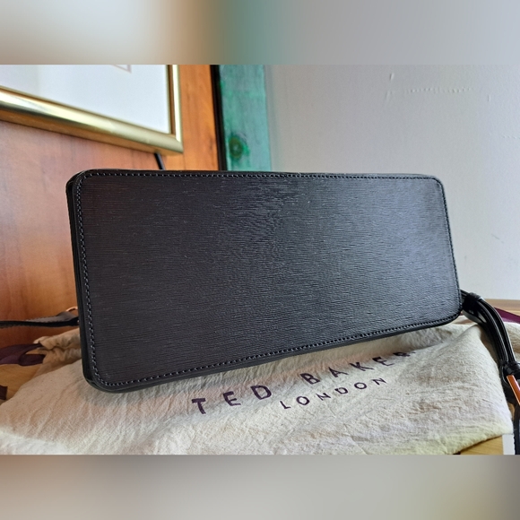 Cute Ted Baker black leather bag with shoulder strap, dust bag, mint condition - Picture 6 of 13